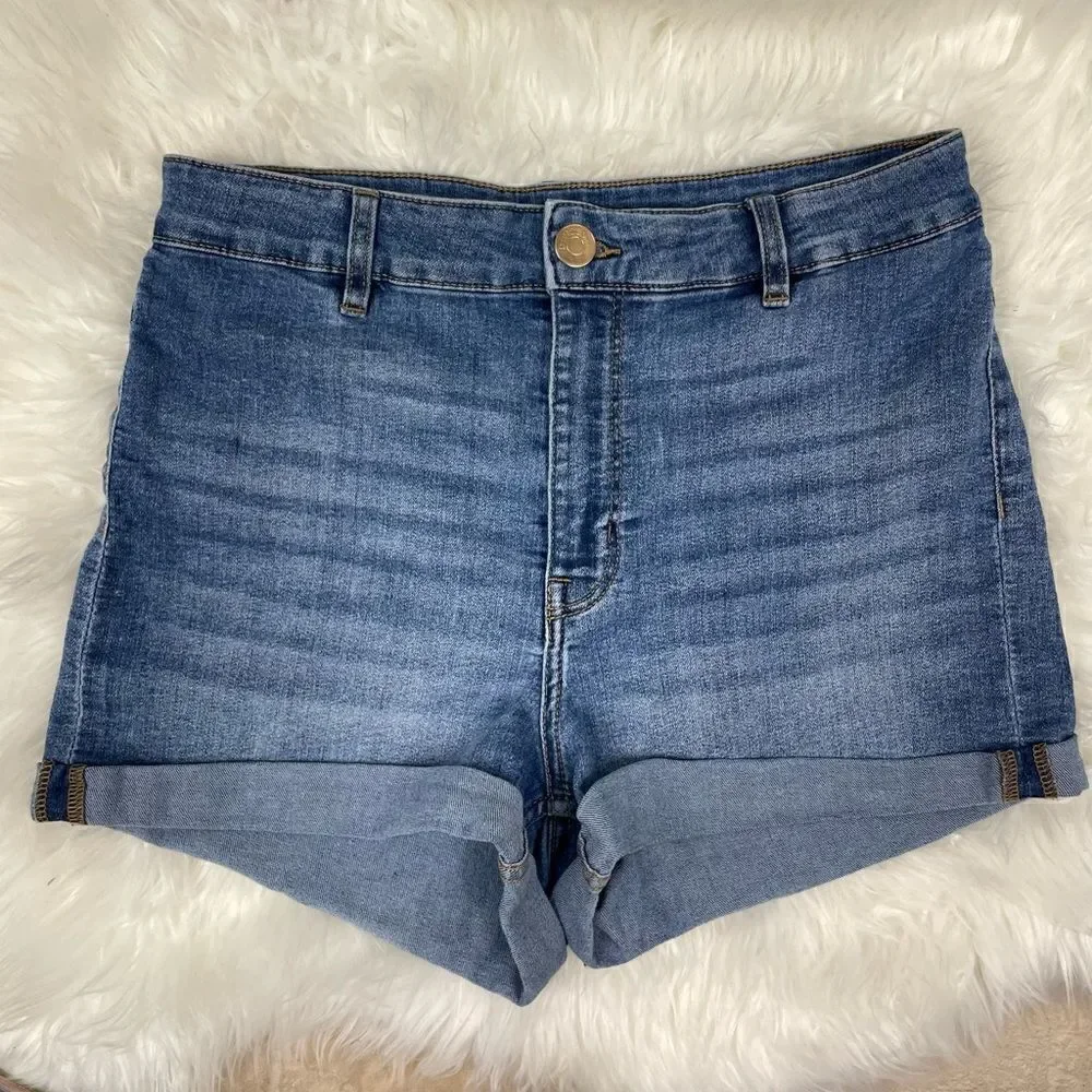 H & M divided | Stretchy denim shorts 10 light blue.